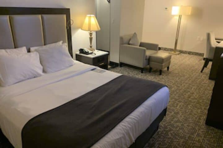Room 34 of 123